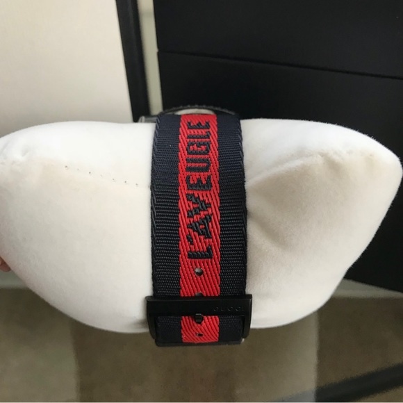 Gucci Dive Tiger Embroidered Watch (Perfect Gift!) - Picture 4 of 7